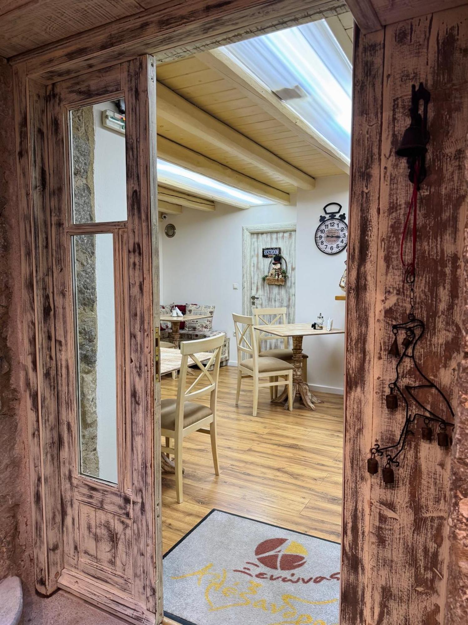 Alexandros Guesthouse Arachova Exterior photo